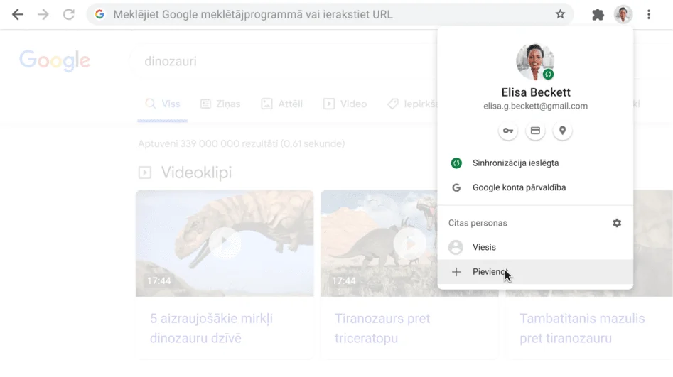 Pārlūka Chrome logs, kurā ir redzams atvērts profila dialoglodziņš.